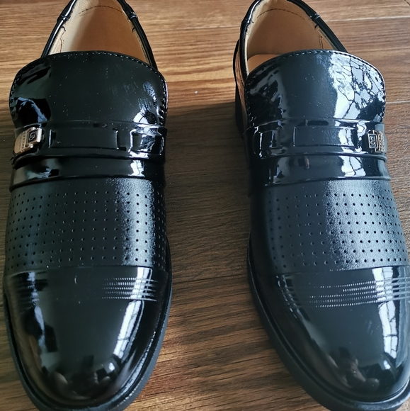 Dress shoes - Picture 1 of 3